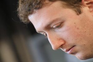 Crollo delle azioni Facebook che succede ora ai titoli tecnologici
