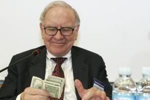 Warren Buffett ci dice dove investire nel 2023 con queste 2 azioni