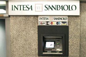 conviene investire in azioni intesa sanpaolo