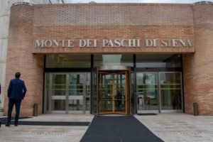 Mps, Fitch alza il rating a BBB-: torna l’investment grade