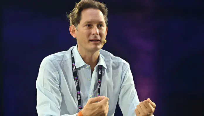 Exor accelera il cambiamento: con l’addio a Iveco Elkann ha 4 miliardi pronti da investire